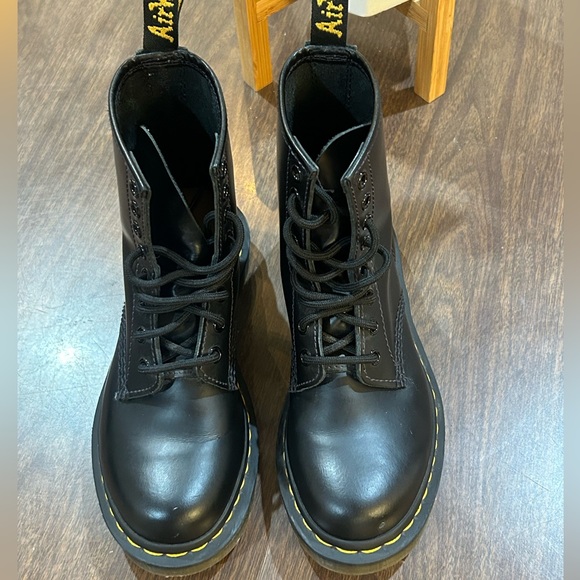 DR MARTENS -1460 SMOOTH LEATHER LACE UP BOOTS BLACK/SMOOTH - Picture 2 of 10